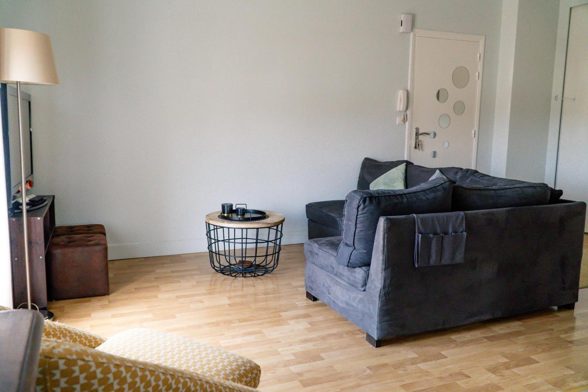 Simplicite Et Calme En Appartement A Issoire Ngoại thất bức ảnh